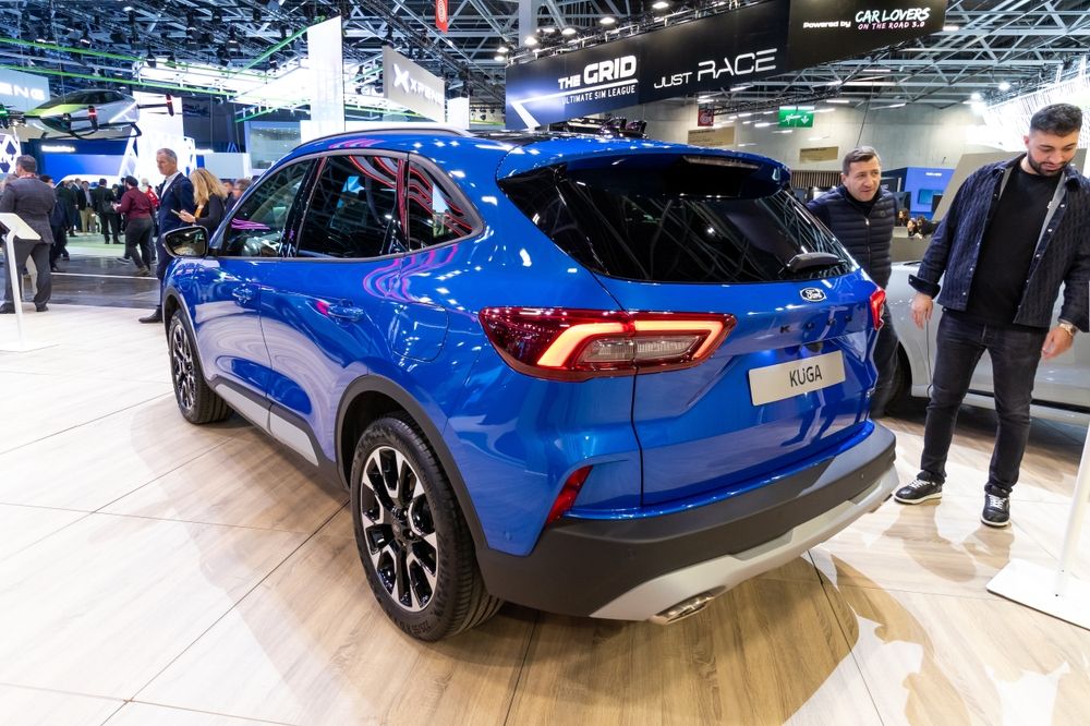 Introducing the 2025 Ford Kuga: Family SUV with Hybrid Appeal