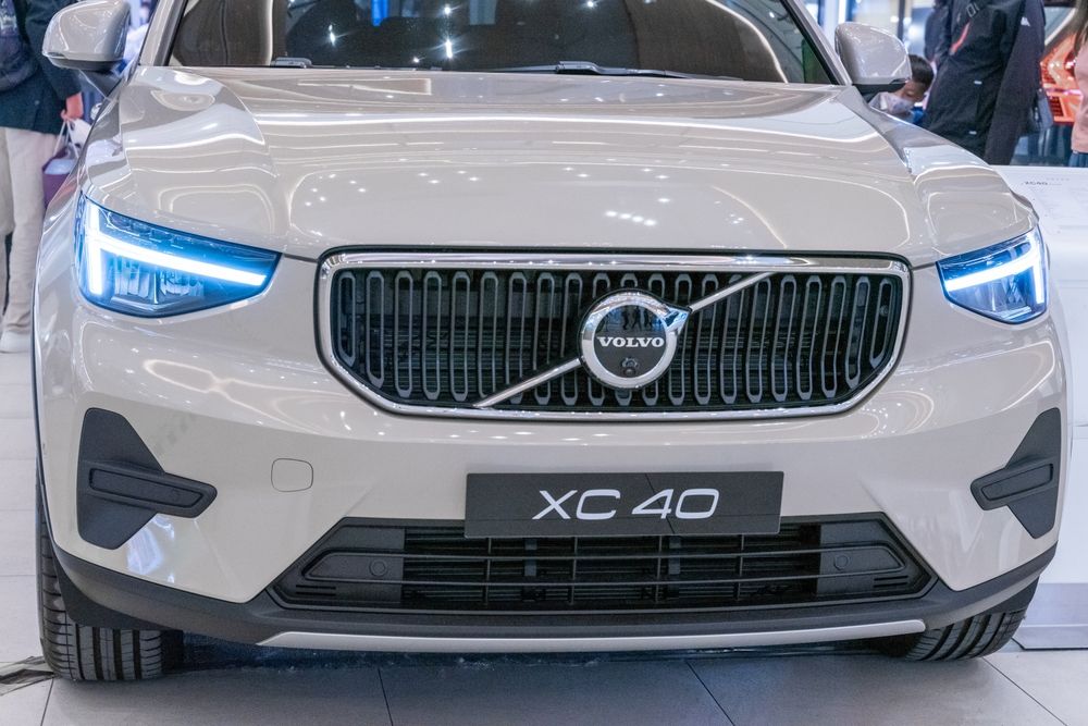 Introducing the 2025 Volvo XC40: Stylish and Practical Compact SUV